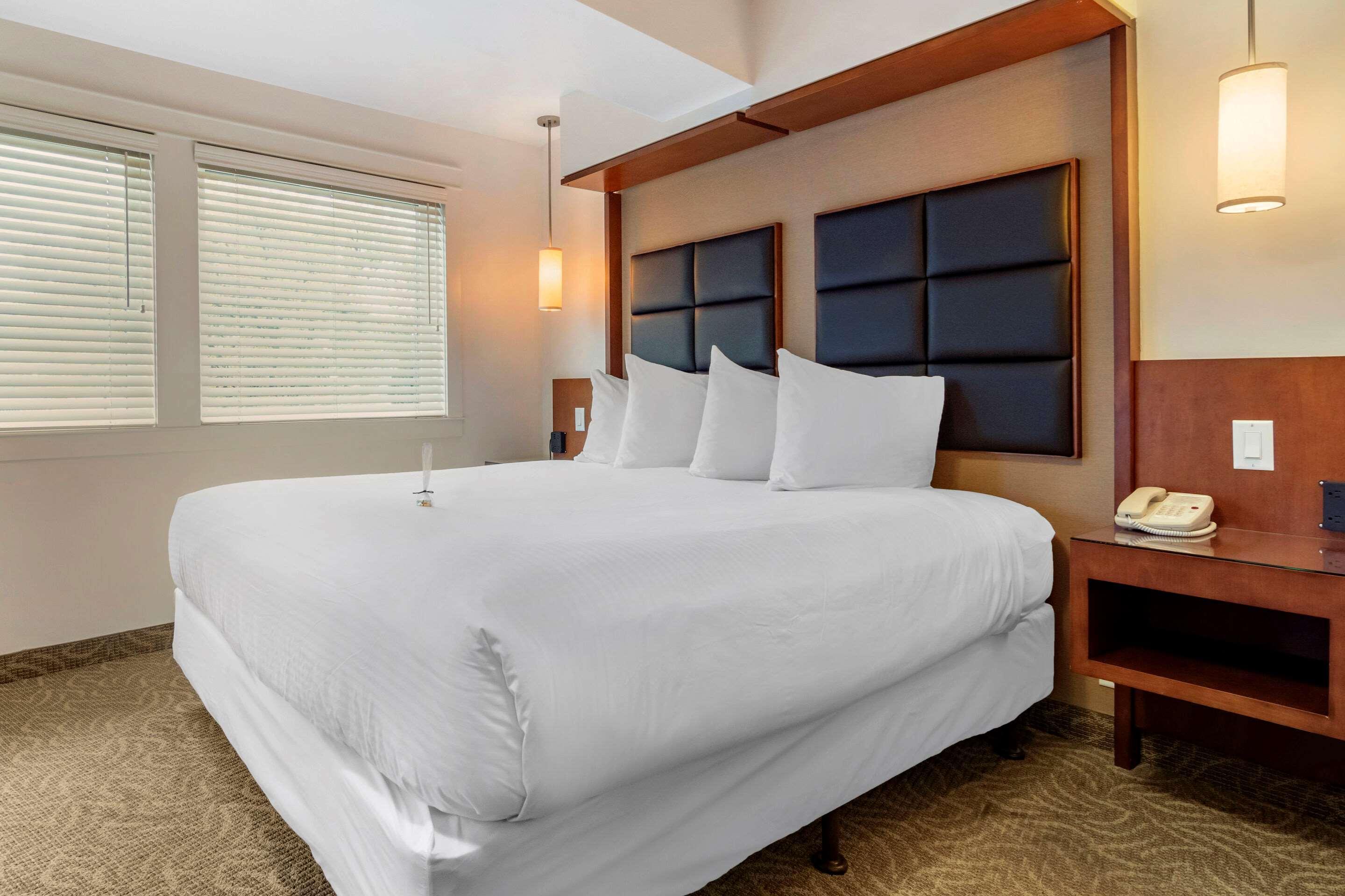Hotel Penticton, Independent
