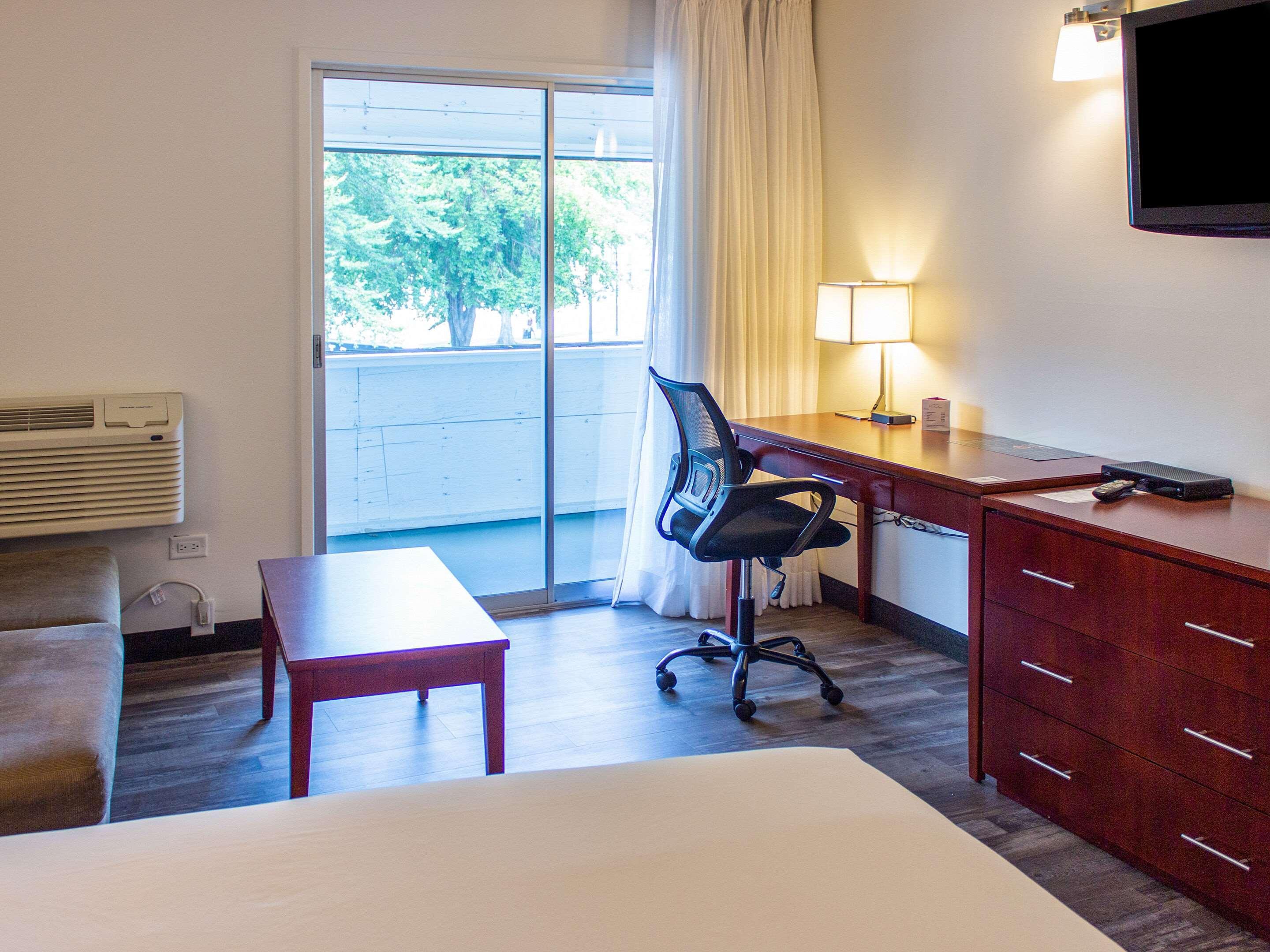 Hotel Penticton, Independent