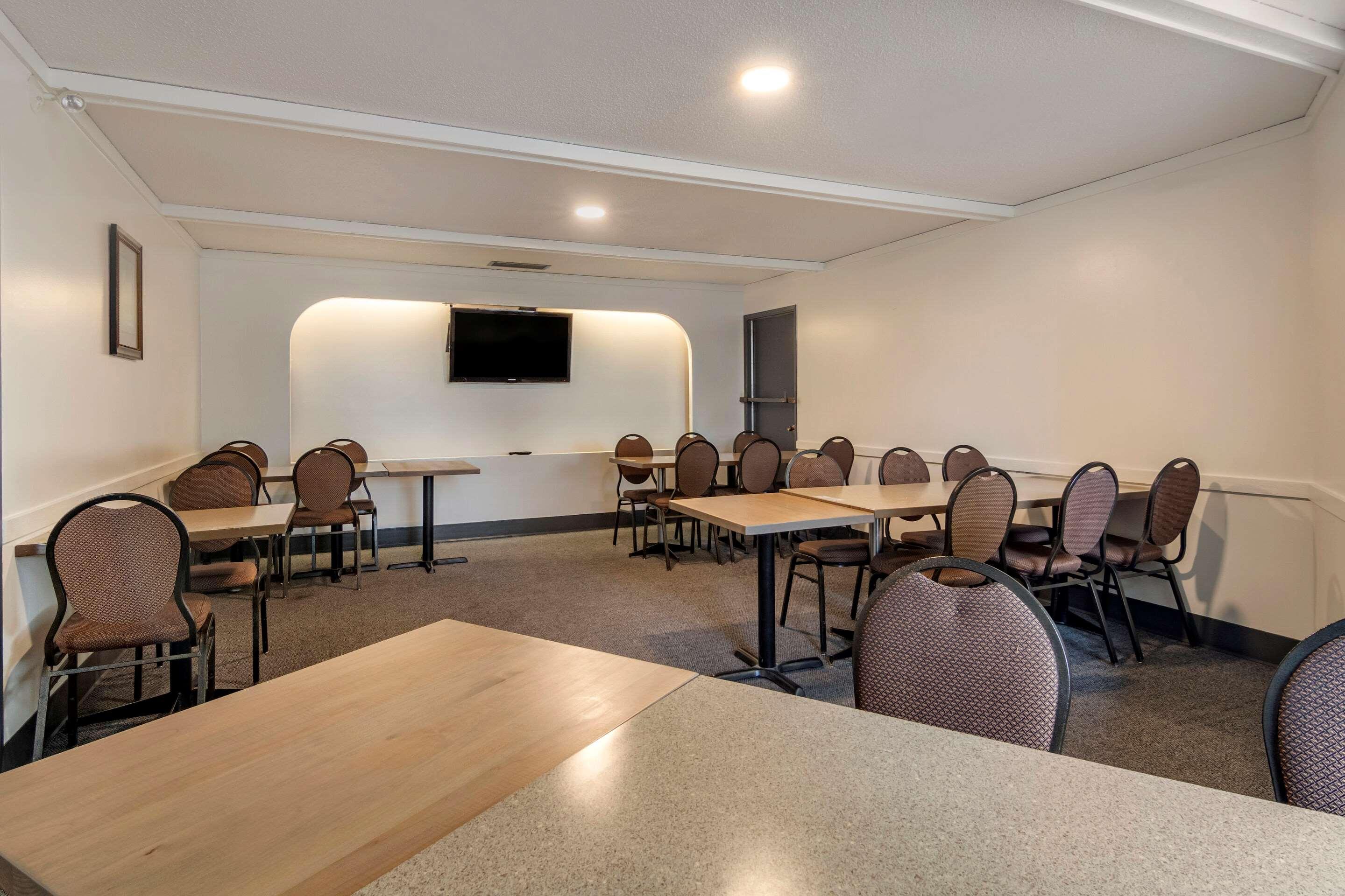 Penticton, Independent